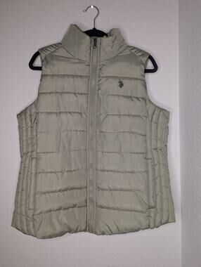 U.S. Polo Assn. Women's Green Puffer Vest L Gorpcore Activewear Golf Travel Chic
